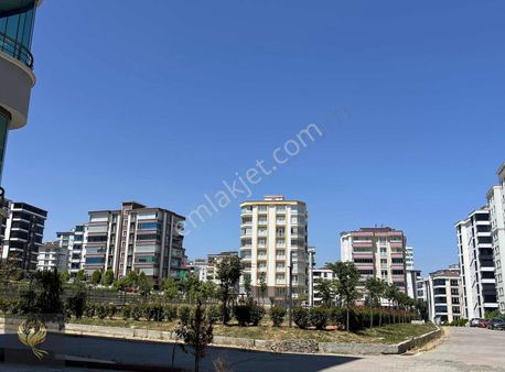 Atakumda Herkatta Tek Giyinme Odalı Geniş Satılık 4+1 Daire