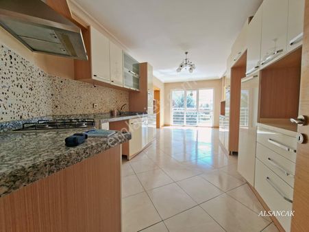 Ahi Mesut Mahallesinde Sitede Katta 4+1 Lüks Satılık Daire