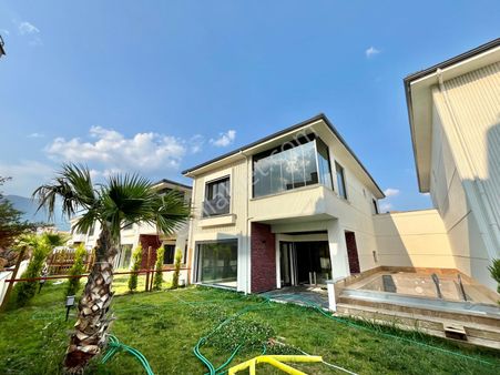 Gümüşden Kızılkeçilde Yüzme Havuzlu Kazdağlarına Komşu 4+1 Villa