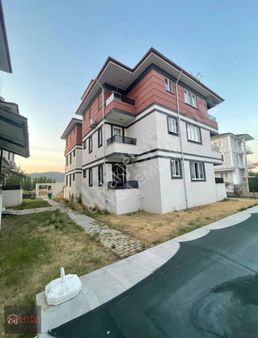 Nysa Emlak'tan Karaburun Mh Site İçerisinde Havuzlu Satıl Daire