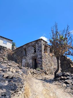 Karaburun Yaylaköy Mahallesinde Satılık Kargir Ev Ve Dam