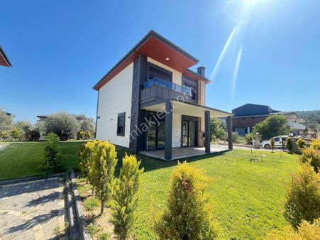 Kazdağları Eteklerinde Jeotermal Bölgesi Güre De Bahçeli Otoparklı 4+1 Lüx Villalar