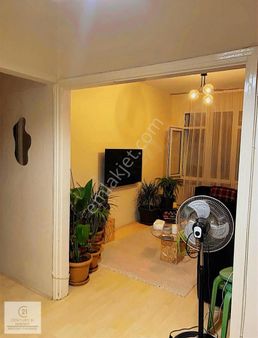 Beşiktaş, Muradiye Mahalesi 2+1 Satılık Arakat Daire