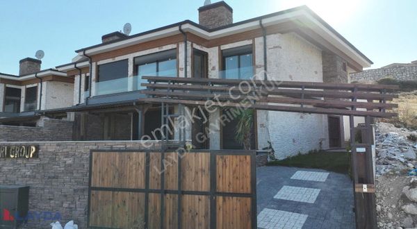 Layda' Dan Menemen Villakent 'te Müstakil Havuzlu Satılık Villa