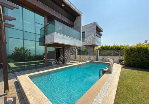 Kadınlar Denizi İnfinity Luxury Villalarında Satılık Deniz Manzaralı Villa
