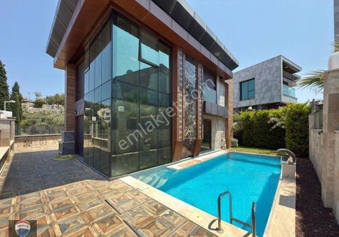 Kadınlar Denizi İnfinity Luxury Villalarında Satılık Deniz Manzaralı Villa