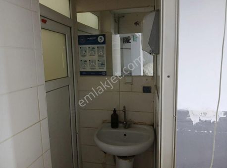 Araz Gayrimenkul Zübeyde Hanım Mah. Satılık Depolu Dükkan