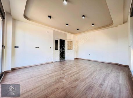 Karşıyaka'da Havuzlu Site İçi Lüx 3+1 160m2 Satılık Daire