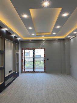 Kuşadası Davutlar’da Özel Tasarım Havuzlu Satılık 2 + 1 Lüks Daire