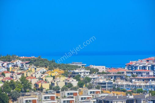 Kuşadası Değirmendere'de Bakımlı, Deniz Manzaralı Satılık Daire