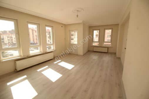 Keçiören Bademlik Mah Cadde Üzeri 2.kat 3+1 Yapılı Üç Cephe Satılık Daire