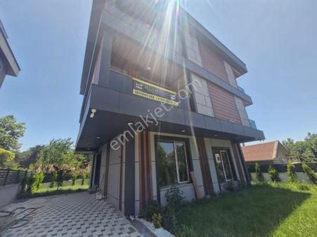 Büyükçekmece Güzelce De 6+2 Deniz Manzaralı Villa