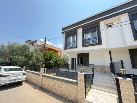 Seferihisar Doğanbey'de Satılık Sıfır Lüks Yapılı 3+1 Villa