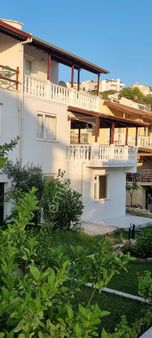 İzmir Seferihisar Ömür Beldesinde Havuzlu Sitede Tripleks Yazdığımız Satılıktır