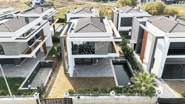 Güzelçamlı Bölgesinde Müstakil Özel Havuzlu 4+1 Villa