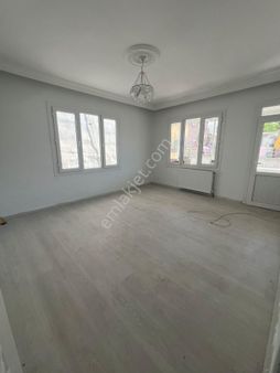 Emir Emlak Ofisinden Konak Mahallesinde 3.kat Yıkım Kararsız Daire