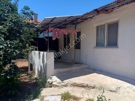 Denizli Tavas Samanlık Merkezde Müstakil Ev