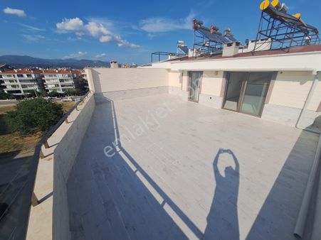 Kumsaldan Altınkumda Dağ Manzaralı Teraslı_3+1_konforlu Daire