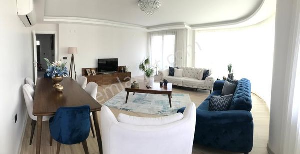 Veri'den İzmir Caddesi Üzerinde 3+1 1.kat Satılık 172m2 Daire