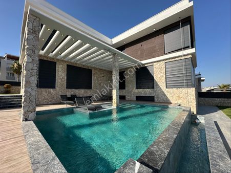 Didim Efelerde Satılık 563 M2 Arsa İçi 4+1 Kapalı Havuzlu Akıllı Sistem Eşyalı Köşe Villa