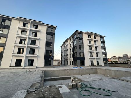 Yeniköy’de Kapalı Otoparklı Site İçi Havuzlu Sıfır 1+1