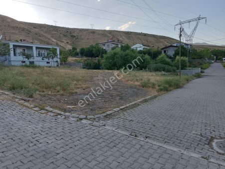 Grv Emlaktan Tatvan Fatih Mahallesinde Satılık 450,29 M2 Köşe Başı Arsa