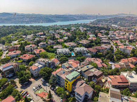 Kiralık Müstakil Bina Emirgan Koruya Yakın Site İçinde 4 Katlı
