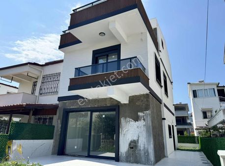 Emlak 58,den Altınoluk Güre Arası Denize 100m Sıfır 4+1 Villa