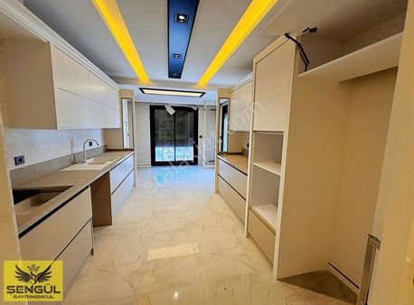 Şengül Gayrimenkul'den Havuzlu Lüks 4+1 Satılık Daire