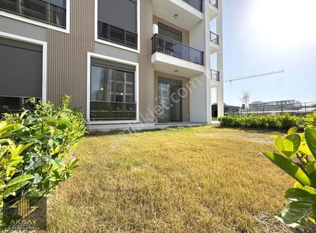 Oturumlu İskanlı Güvenlikli Site Geniş Bahçe Kullanımlı Havuzlu