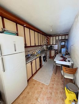 Çırpan Mahalle'sinde 3+1 23 Yaşında 3+1 130 M2 Daire