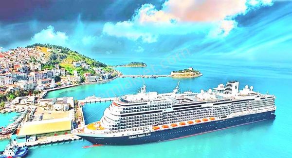 Kuşadasında Plaja Ve Avm'lere Çok Yakın Villa İmarlı Arsa