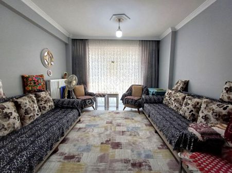 Recep Ümit Emlak'tan Ömerağa Mahallesinde Ortak Garajlı Satılık İskanlı 2+1 Daire