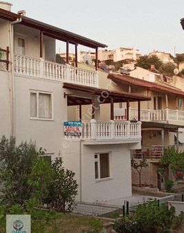 İzmir Seferihisar Ömür Beldesinde Havuzlu Sitede Satılık Tripleks