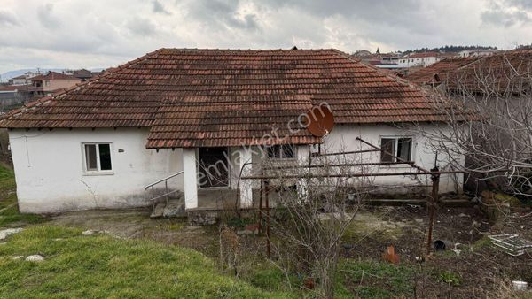 Satılık 2+1 Köy Evi Ve 1527 M2 Arsa