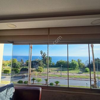 Konyaaltı Caddesinde Deniz Manzaralı Merkezi Isıtma Lüks 3+1