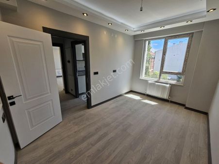 *genç Grup* Sütlüce Mah Uluzafer Cad Üzerinde Şık Tasarım 2+0