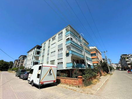 ▶ ▶akçay Körfez'den İkizçay'da Köşe Konumlu Geniş Kullanımlı 2+1 Satılık Daire