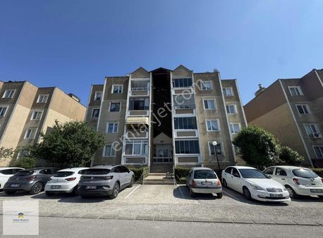 İzmit Turgut Konutlarında Satılık Ara Kat 3+1 Daire
