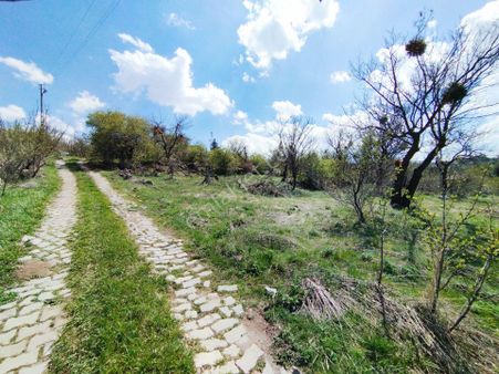 Hacılar Aşağı Mahalle'de Mükemmel Manzaralı 664 M2 Temiz Parsel!