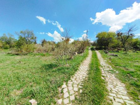Hacılar Aşağı Mahalle'de Mükemmel Manzaralı 664 M2 Temiz Parsel!