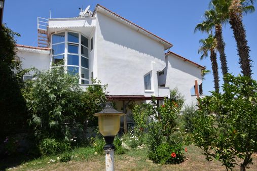 Ato Tatil Sitesi'nde Full Eşyalı Satılık Tripleks Villa