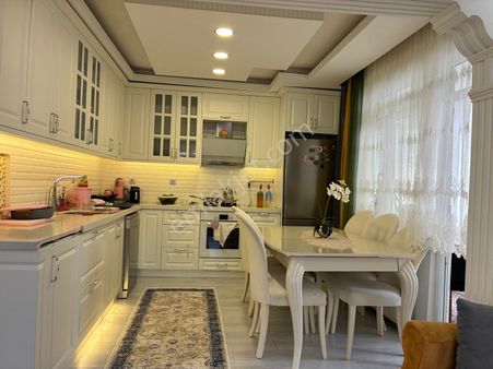 Altın Emlaktan Satılık 3 Katlı Bina