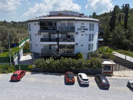 Kuşadası Havuzlu Kapalı Otoparklı Kaloriferli Ebeveyn Banyolu Sıfır 1+1