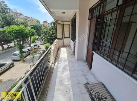 Alanya Merkezde Kleopatra Plajı Üstünde Meteroloji Karşısında