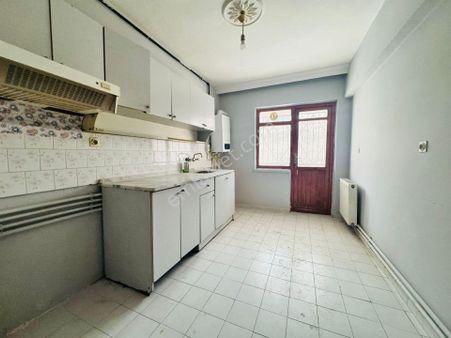 Şahintepe'de Nato Yolu Yakını Giriş Kat 3+1 Satılık Daire !!!