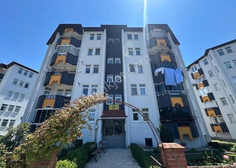 Bilgin Emlaktan Merkezi Konumda Geniş Kullanışlı 3+1 Satılık Daire