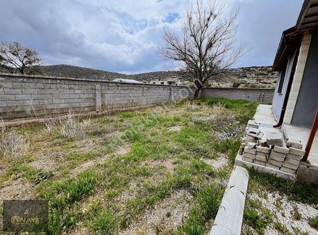 Kuleönünde Elektrik Su Yolu Olan 456m2 Satılık Ev