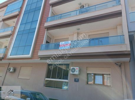 Gaziemir Gazi Mahallesi'nde Satılık 3+1 Geniş Daire