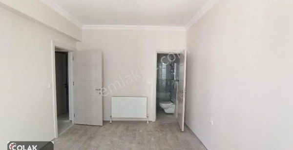 Deregümü De Yeni Yerleşim Yerinde Site İçerisinde Ara Katta Sıfır Daire